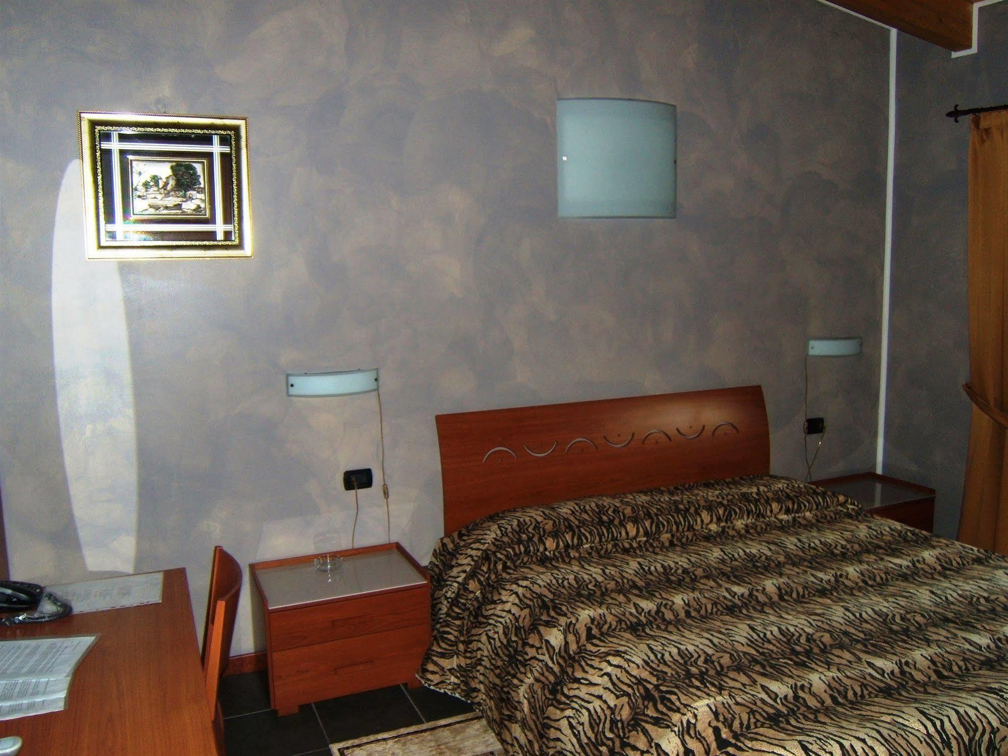 Hotel Empire Resort Исео Экстерьер фото